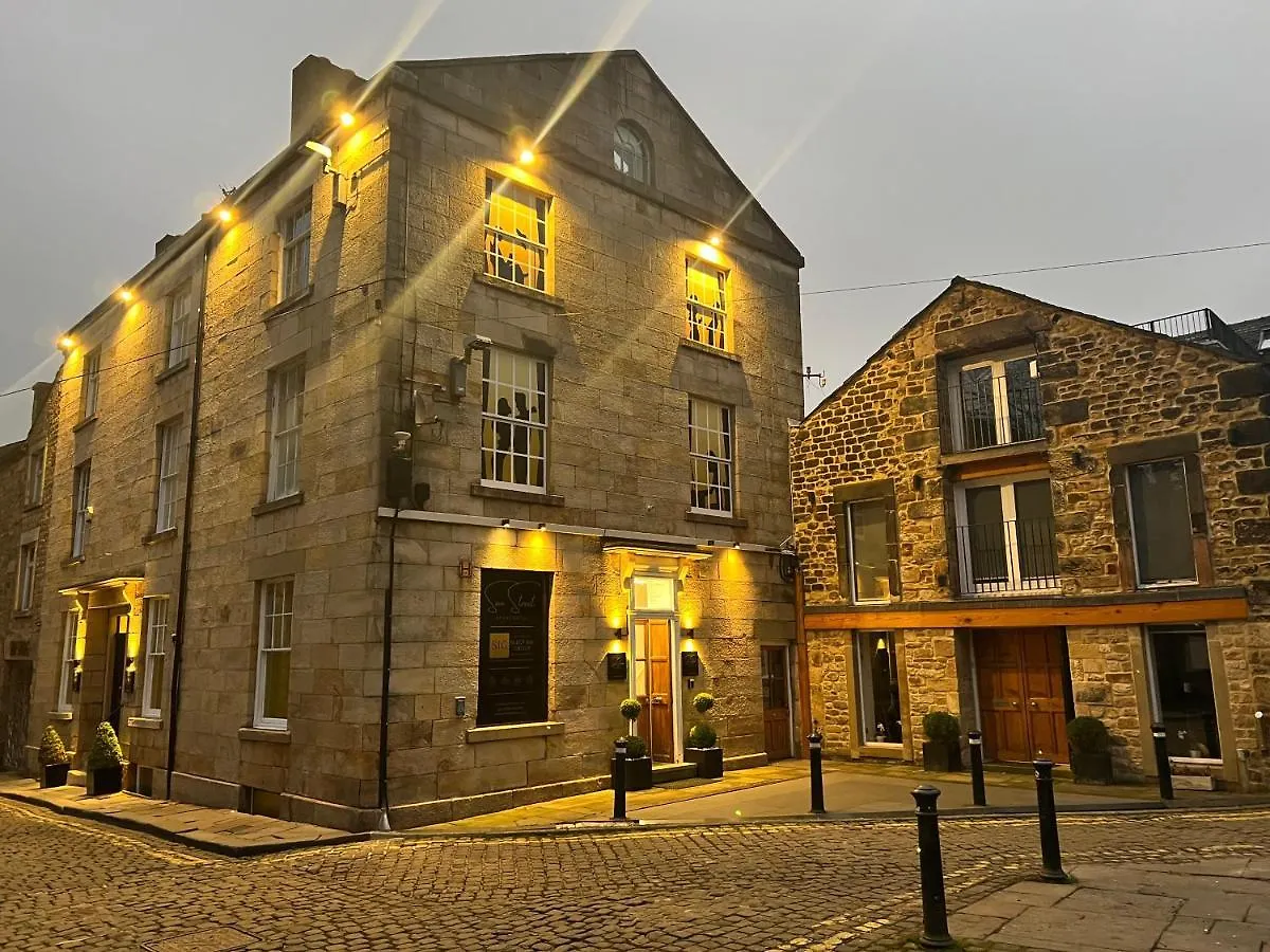 4 Central Hotels Near Lancaster Castle Worth Booking
