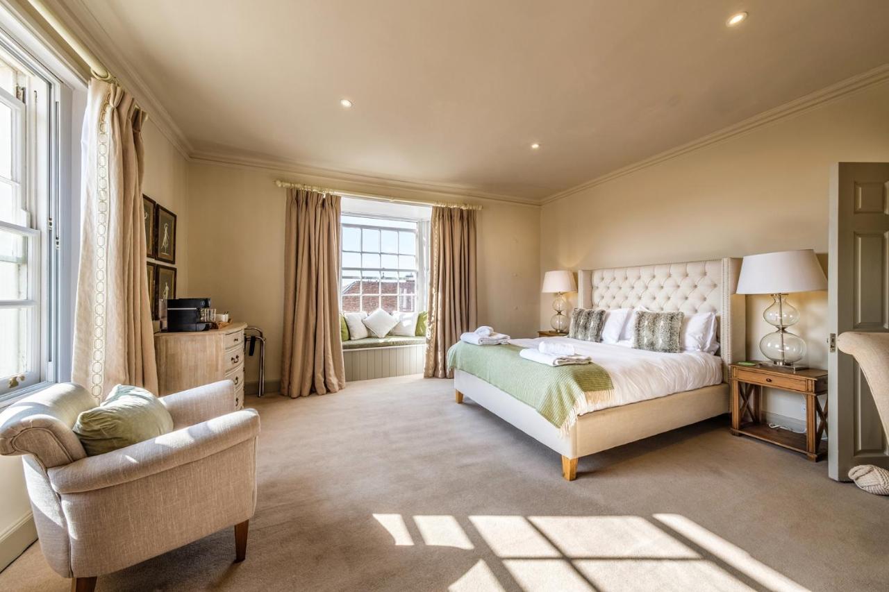 4 Smart Couple Hotels Near Kentwell Hall Worth Booking